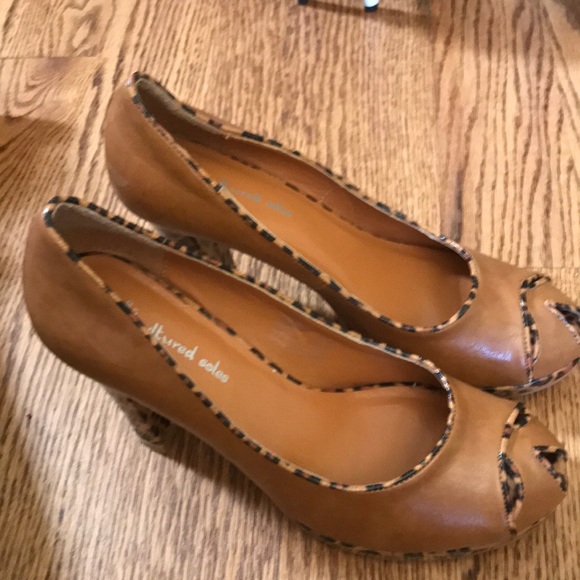 Animal print unique peep-toe 4 inch heels. - Picture 2 of 3